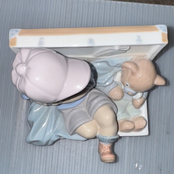 Lladro Figurine My Favorite Place #6795 Boy W/ Teddy Bear in Toy Chest - Picture 3 of 16
